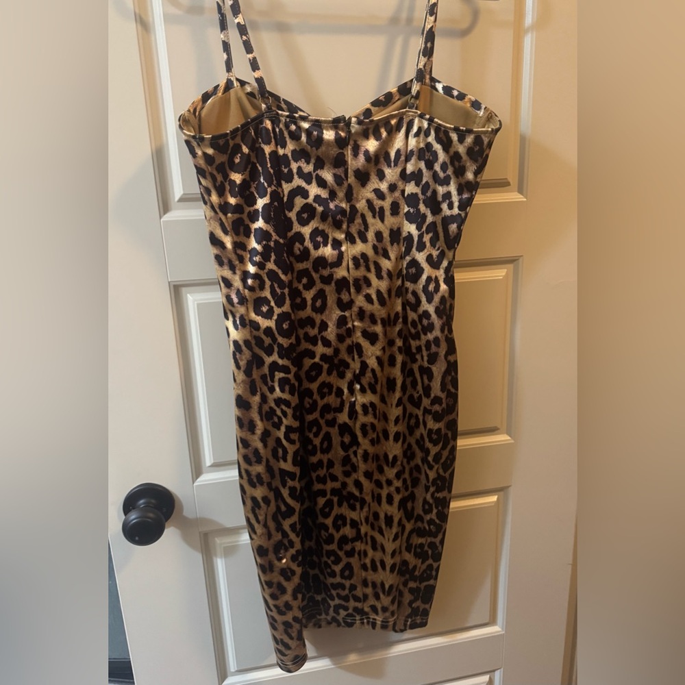 Leopard Print Satin Dress size Medium 🐆 - Picture 6 of 8